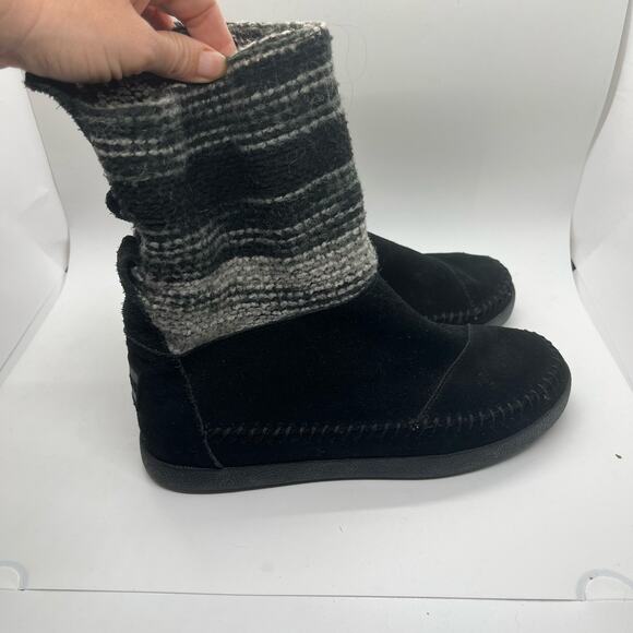 Toms Nepal Black White and Grey Leather Moccasin Boots Size 6 - Picture 2 of 5